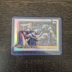 Topps Showtime! Stars Shine in LA Card with Blue and Gold